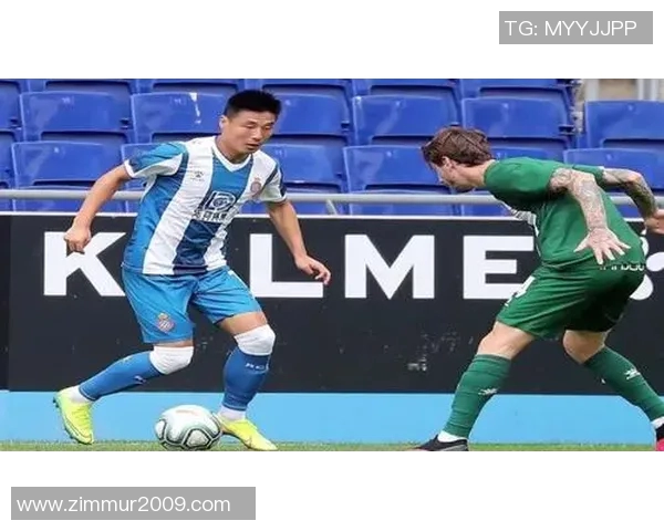 中国足球明星武磊展示精湛颠球技巧，传递足球热情与无限可能